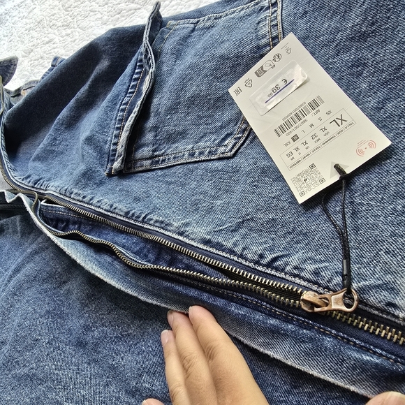 Zara Mini Zippered Sleeveless Denim Dress - Picture 11 of 15